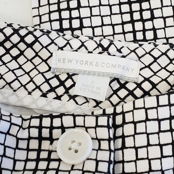 New York & Company Black White Squares Capris Size 2 - Picture 5 of 6